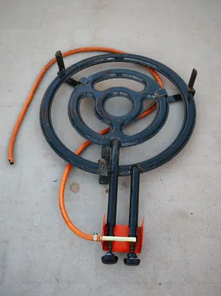 Paellero a gas butano in metallo nero e arancione