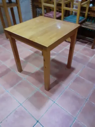 Taburetes, mesas, sillas de madera maciza para bar