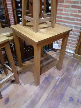 Taburetes, mesas, sillas de madera maciza para bar