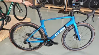 Bicicleta Cube talla m, solo unos 200km