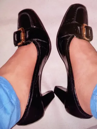 Zapatos de tacón negros hebilla dorada T37