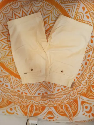 Bermudas Alvaro Moreno Amarillo Pastel Talla M