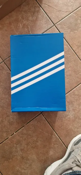 Zapatillas Adidas Marrones y Beige nuevas