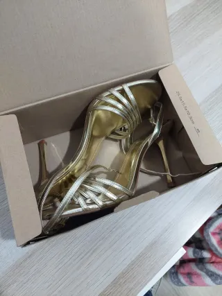 Sandalias tacón doradas