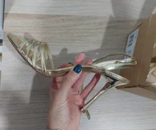 Sandalias tacón doradas