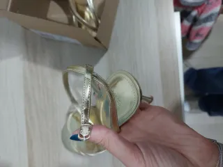 Sandalias tacón doradas