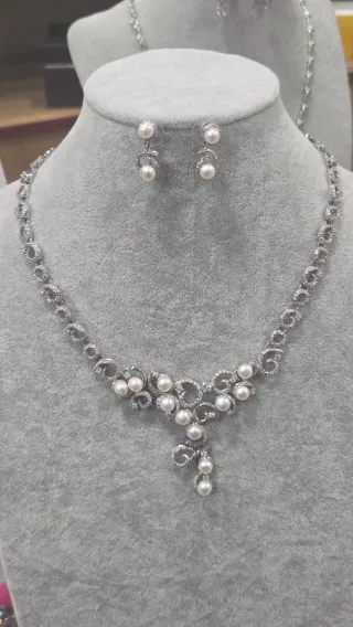 Collar y pendientes  con piedras,bisuteria fina