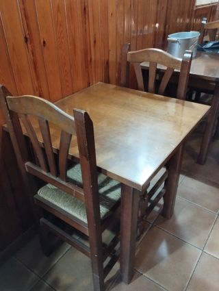 Mesa de madera rústica
