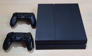 Consola PS4 + 5 Juegos + 2 Mandos
