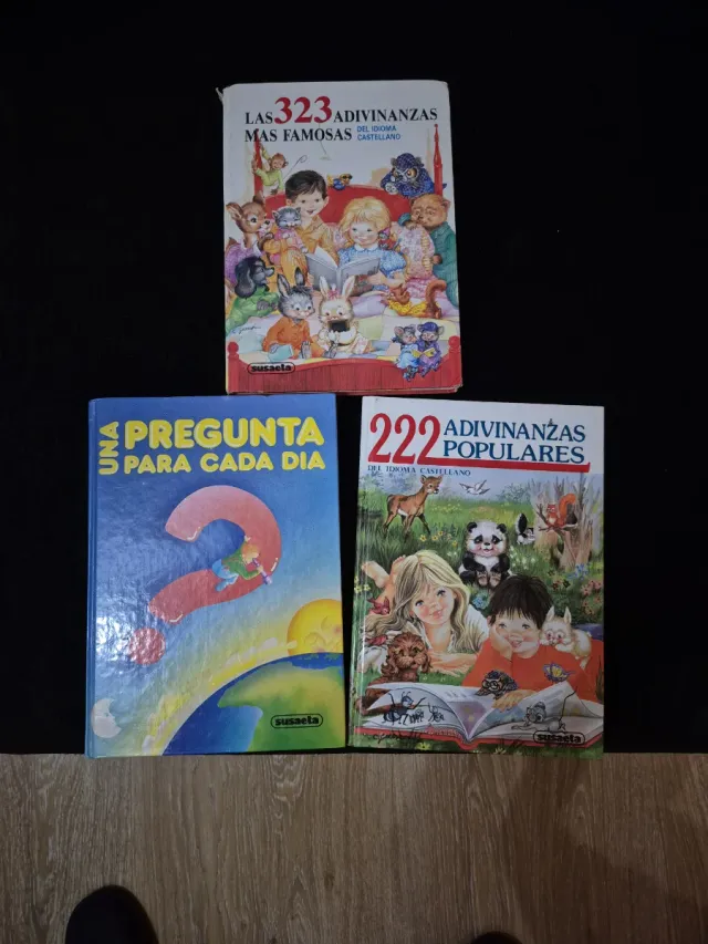 Varios libros de adivinanzas.