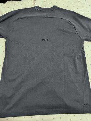 Camiseta Adidas Negra y Azul. Nueva.