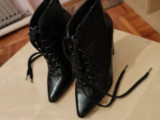 Botines negros de Zara en charol talla 37