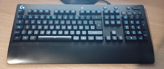Teclado Gaming Logitech G213 RGB
