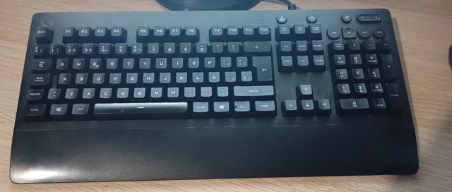 Teclado Gaming Logitech G213 RGB