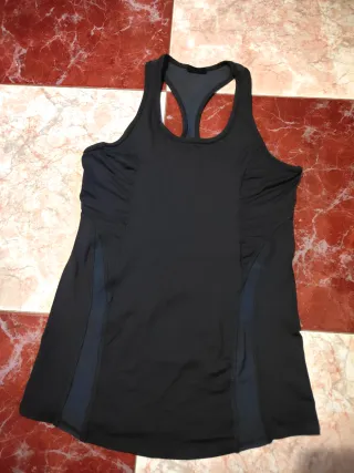 Camiseta deportiva tirantes negra y gris