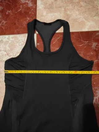 Camiseta deportiva tirantes negra y gris