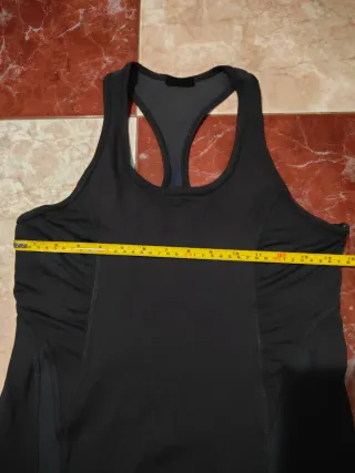 Camiseta deportiva tirantes negra y gris