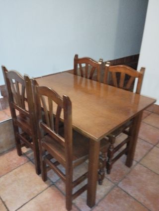 Mesa de comedor rústica de pino macizo