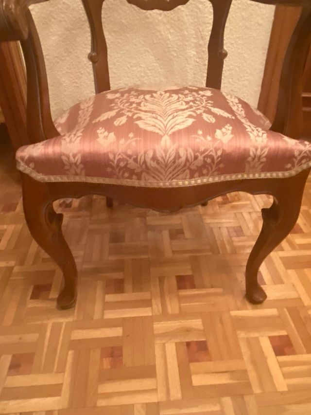 4 Sillas Clásicas Madera y Tela