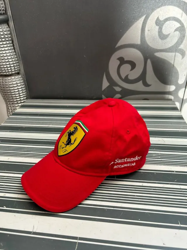 Gorra Ferrari oficial roja