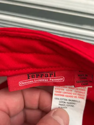 Gorra Ferrari oficial roja