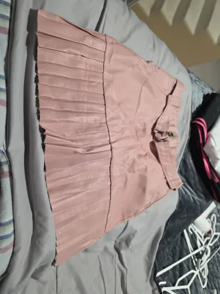 Falda corta de cuero rosa y verde