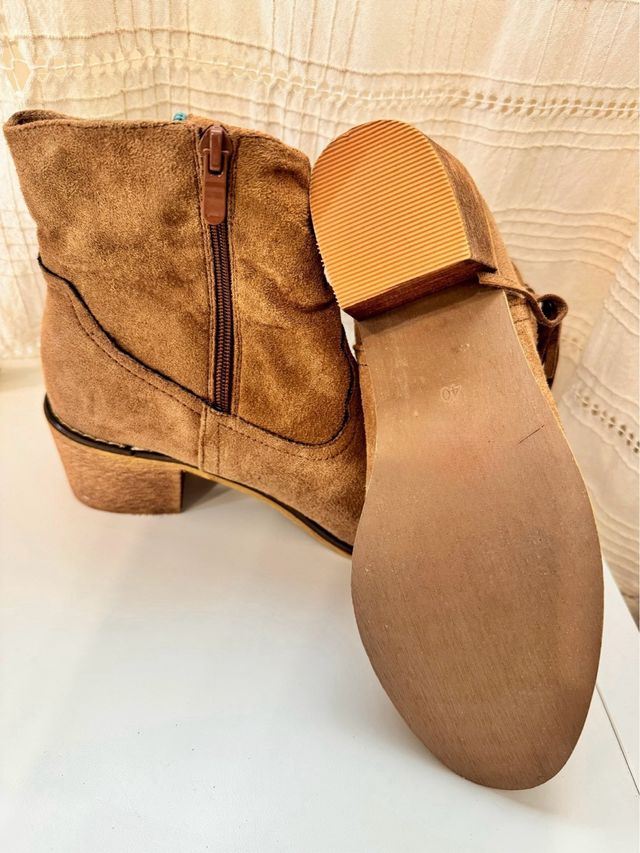 Stivaletti Boho Taglia 40 con Turchesi e Frange