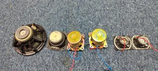 Conjunto de altavoces negros