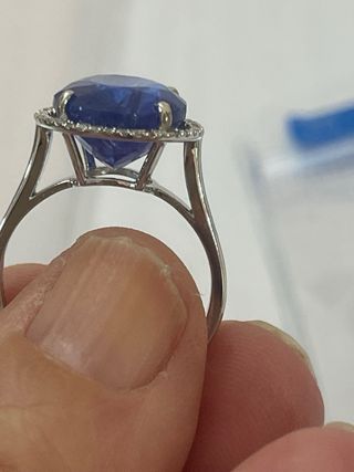 Anillo Oro 7.99 Ct Tanzanita y 38 Diamantes