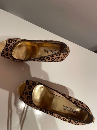 Tacones Michael Kors Animal Print Dorados