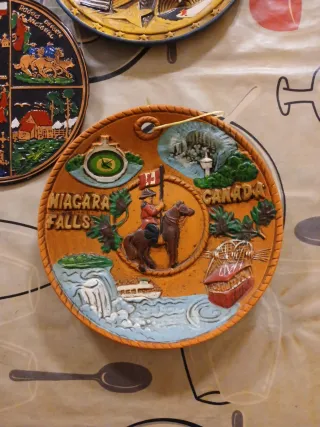 Piatti decorativi da appendere per vari luoghi