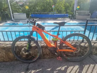 Bici eléctrica doble montaña Cube