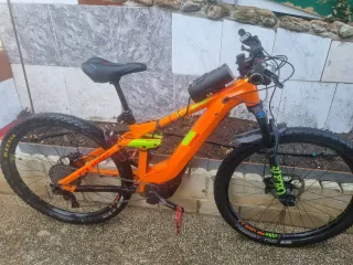 Bici eléctrica doble montaña Cube