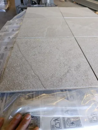 Pavimento porcelánico antideslizante 33x33