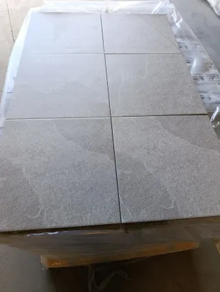 Pavimento porcelánico antideslizante 33x33