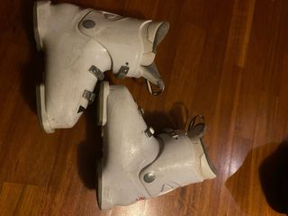 Set di scarponi da sci e sci per bambini