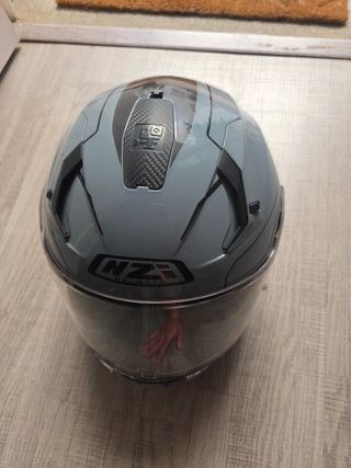 Casco de moto gris NZI