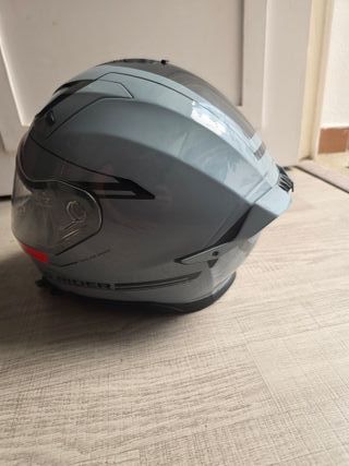 Casco de moto gris NZI
