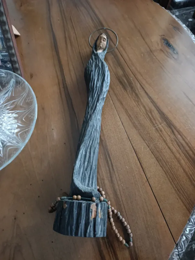 Virgen de madera con rosario años 60