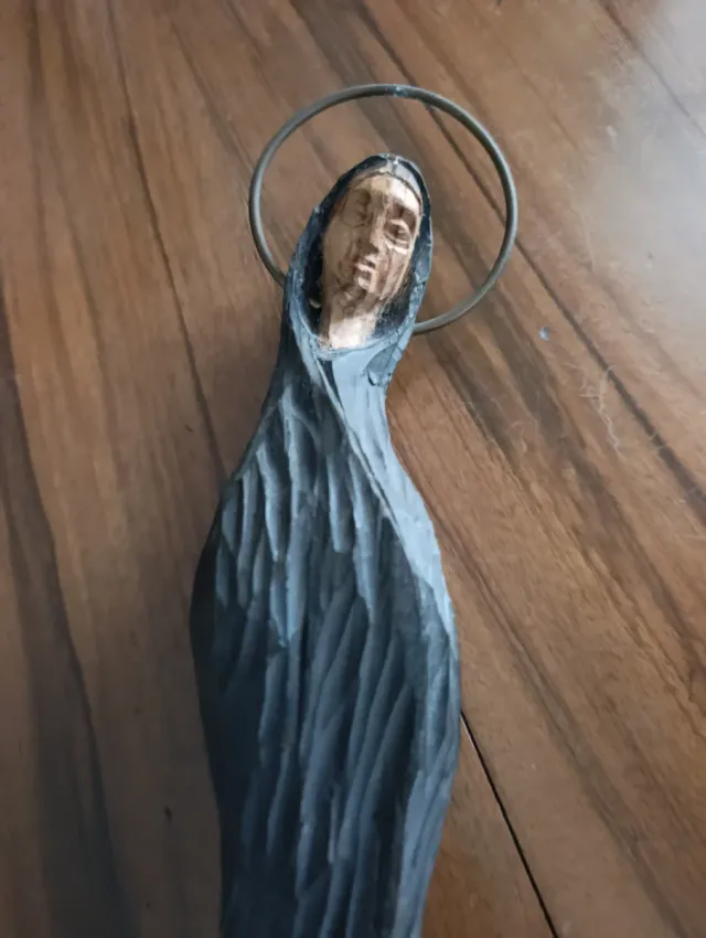 Virgen de madera con rosario años 60