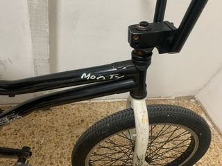 Bicicleta BMX Monty con aro trasero modificado