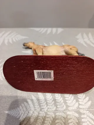 Caballo de porcelana fina con peana