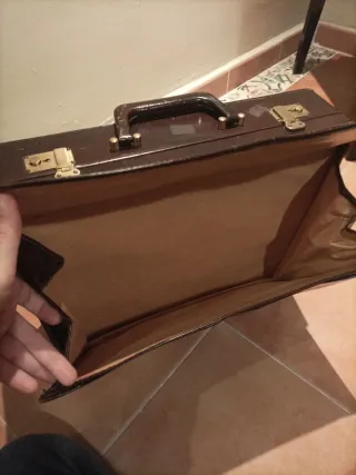 Maletín de cuero marrón