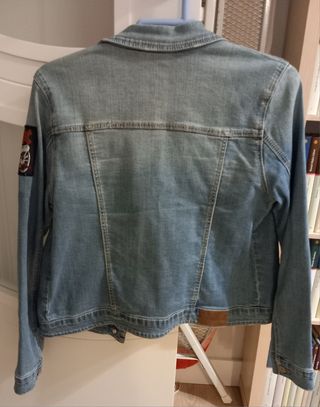 Cazadora vaquera con parches