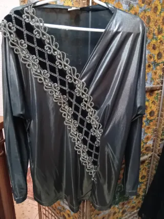 Blusón fiesta oro viejo metalizado y negro