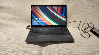 Portátil Samsung Core i3 Negro/Gris