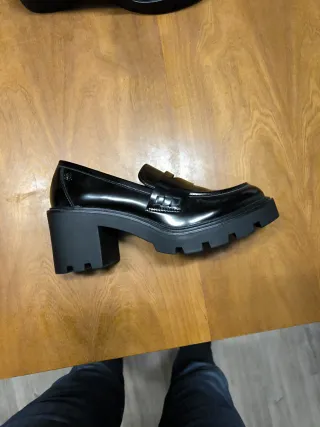Zapatos negros sin estrenar