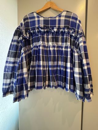 Blusa de cuadros azul y blanco