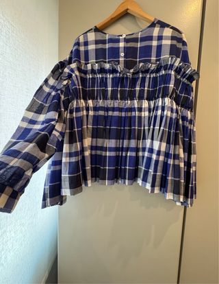 Blusa de cuadros azul y blanco