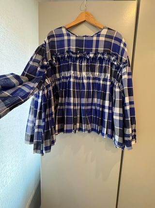 Blusa de cuadros azul y blanco